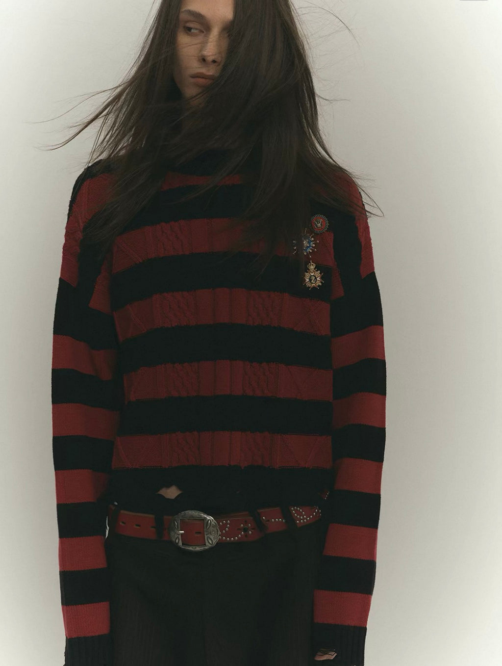Grunge Red & Black Stripe Badge Knit Sweater, Oversized Crew Neck Pullover