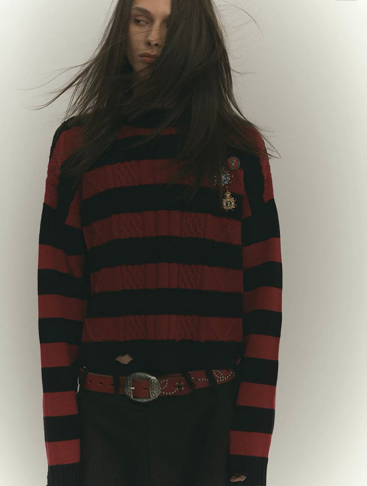Grunge Red & Black Stripe Badge Knit Sweater, Oversized Crew Neck Pullover